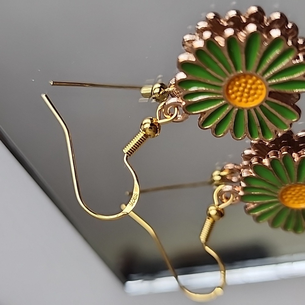 🌺FUN Gold Green Hippie Daisy earrings  925S With Quality Tibeten - Picture 3 of 6